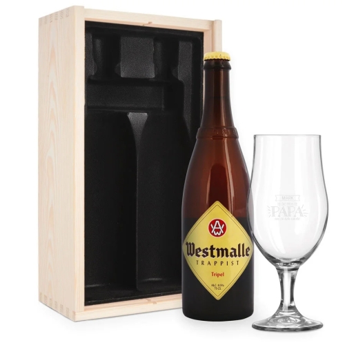 Bierpakket met een westmalle bierfles vam 750 ML, een gegraveerd glas en een houten bewaarkist