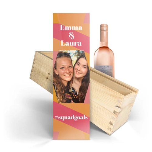 Zelf ontworpen wijn etiket en doos met fles rosé