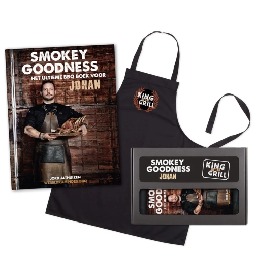 BBQ vaderdag box met eigen naam op de smokey goodness boek en schort. van yoursurprise.nl