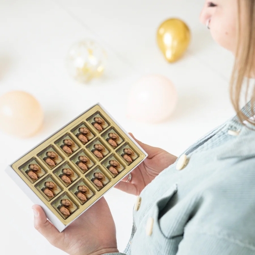 Chocolade Bonbons met eigen Foto: Maak iemand blij met dit uniek Bedrijfsbedankje. van yoursurprise.nl