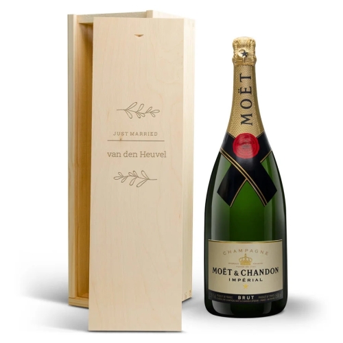 Moët & Chandon Brut champagne met gepersonaliseerde houten bewaar kist