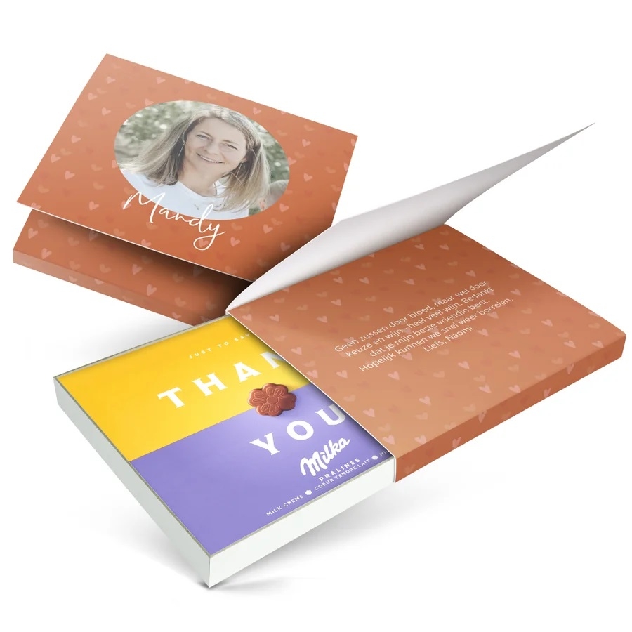 Afbeelding van een personaliseerbare Milka giftbox, bedrukt met een foto en/of tekst. Het geschenkdoosje bevat chocoladeproducten van Milka.