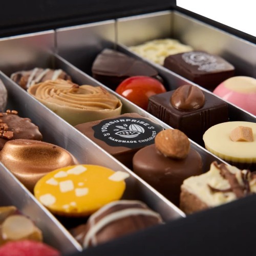 Doos met verschillende soorten bonbons als bedankje voor personeel van yoursurprise.nl