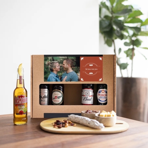 Bierpakket met internationale bier merken  met een personaliseerbare doos van yoursurprise.nl