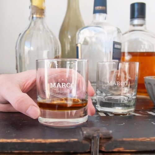 Whiskey glas met eigen naam erop gegraveerd